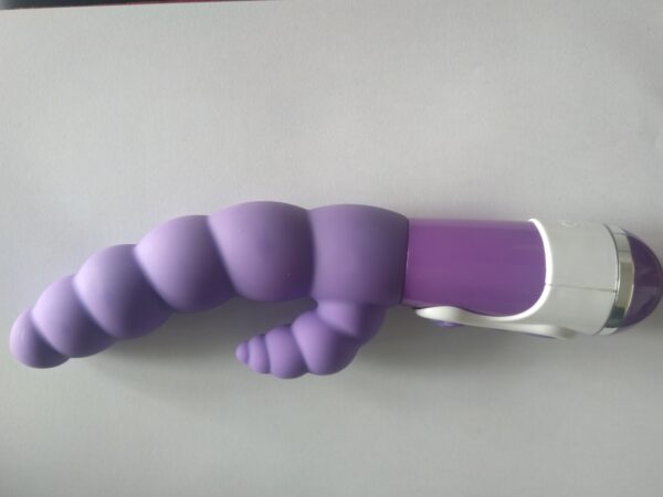 Vibrator with clitoris simulation